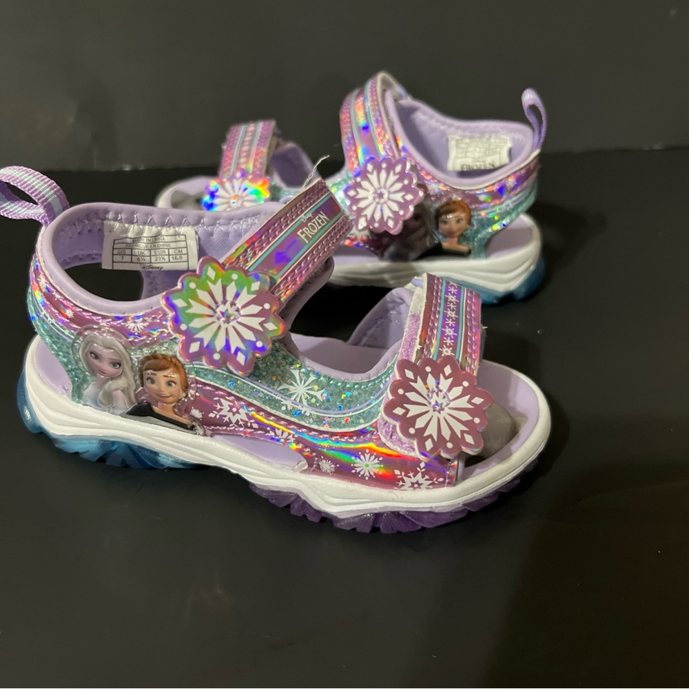 Kids Size 7c DISNEY Light-Up Sandals - Purple No Box